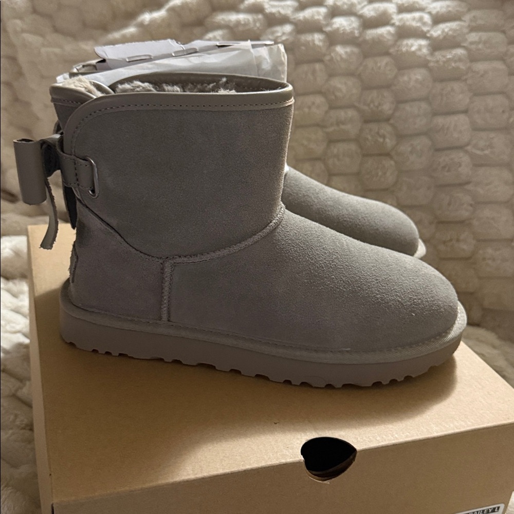 Ultra Mini Bailey leather bow Women's Boots Sz 7